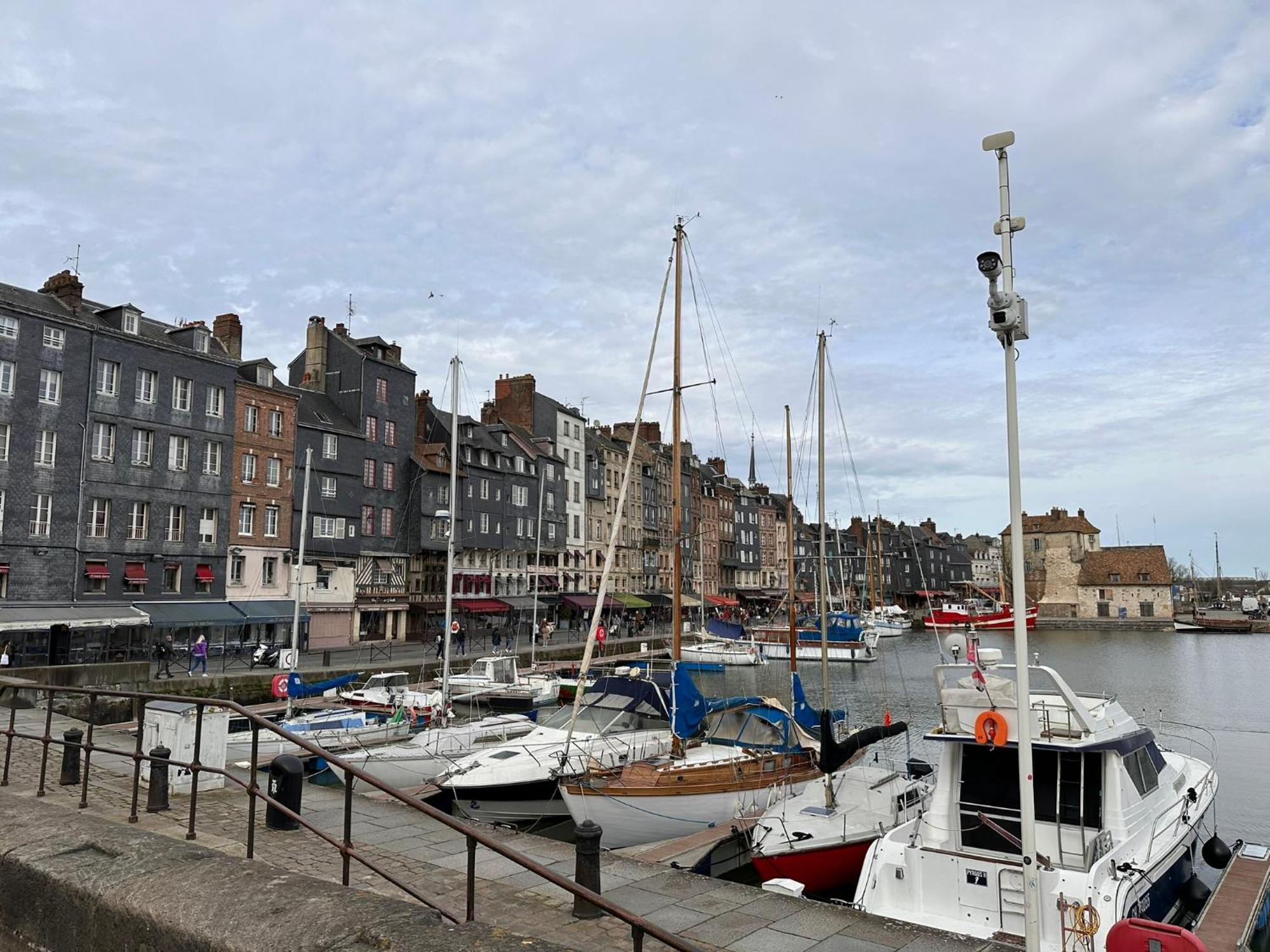 Large Apartment In City Center Honfleur Exterior photo